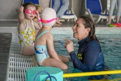 L’ECOLE SWIM STARS VOUS AIDE À APPRIVOISER L’EAU