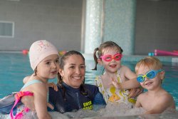 L’ECOLE SWIM STARS VOUS AIDE À APPRIVOISER L’EAU